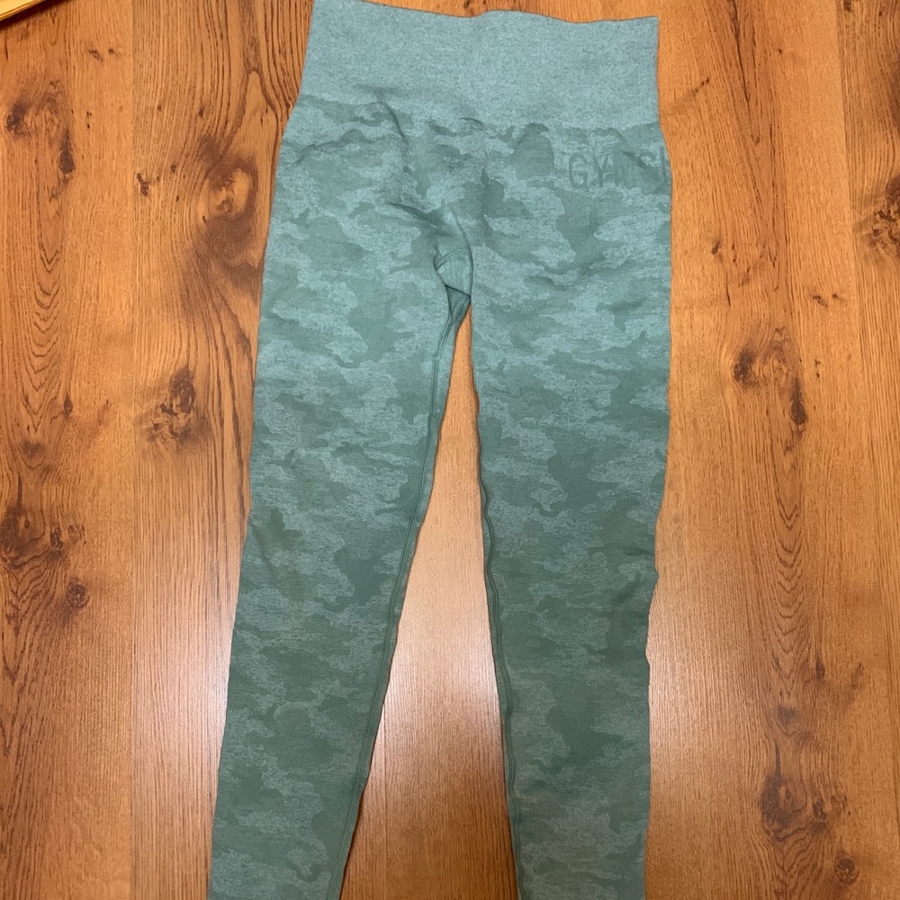 BNWT Gym Shark Camo leggings